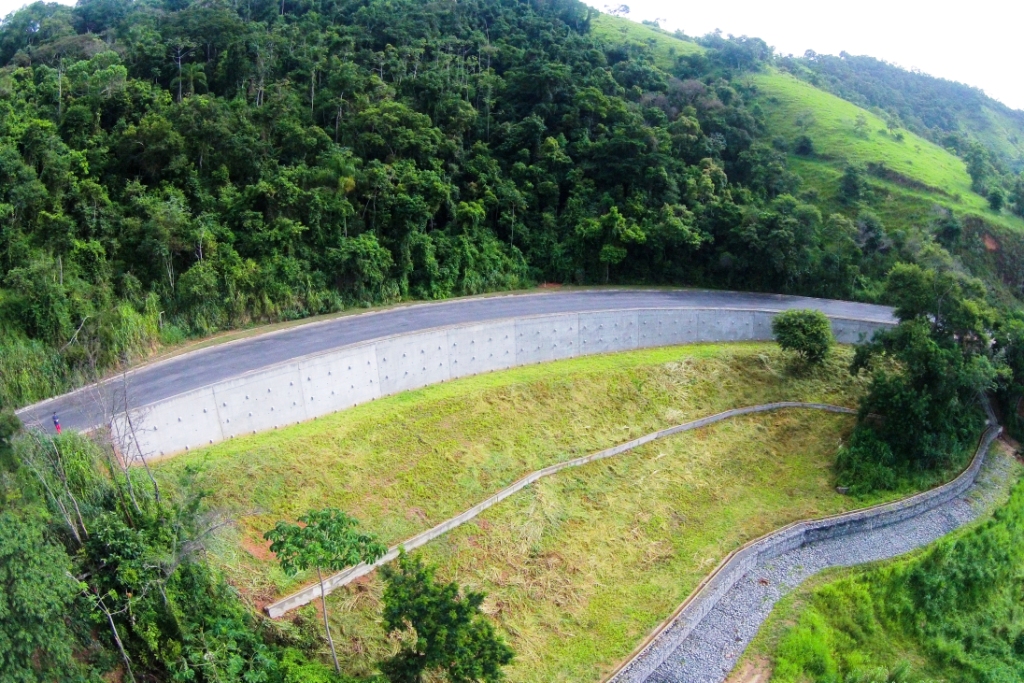 RJ 160 KM-42 - CANTAGALO (2).jpg